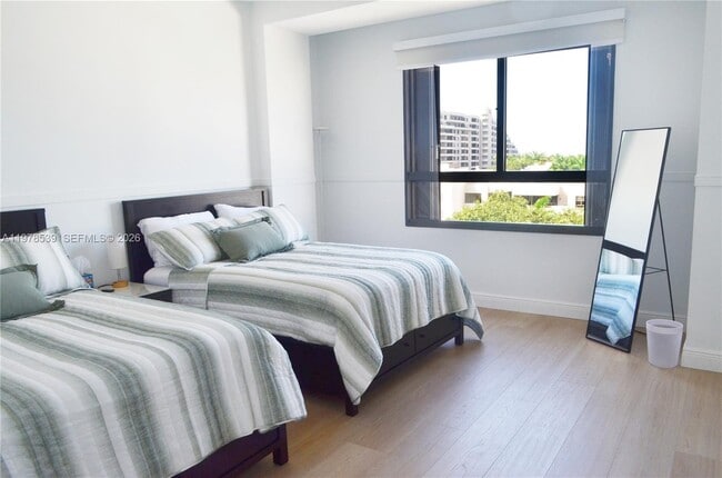 Building Photo - 251 Crandon Blvd