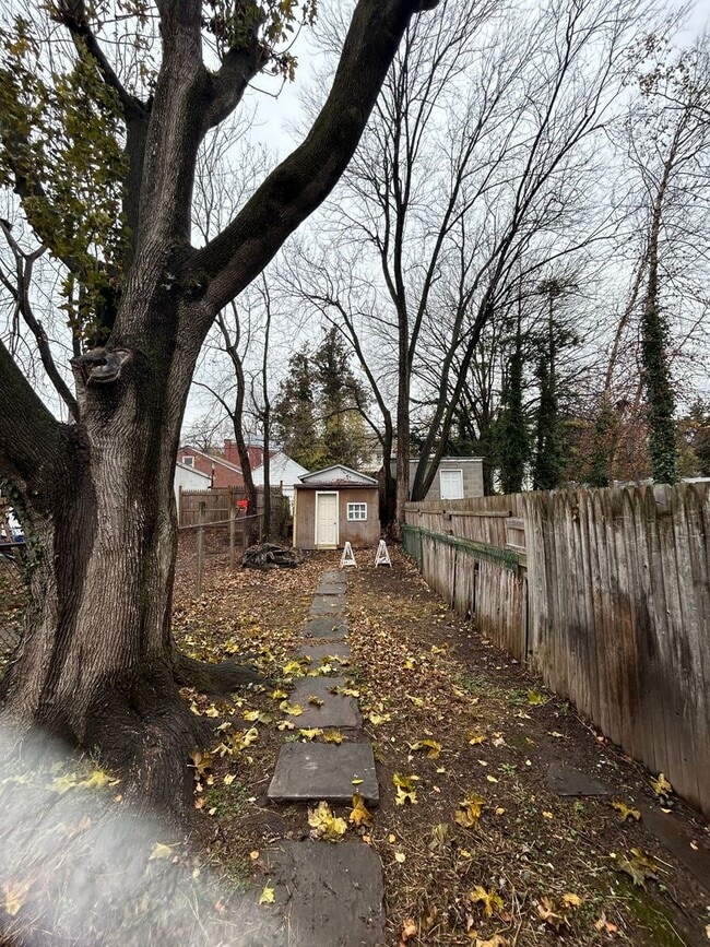 Building Photo - Vaccancies