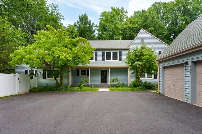 Building Photo - 211 Ross Stevenson Cir