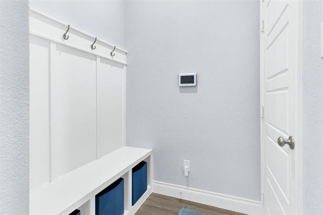 Building Photo - 917 Queens Lk Trl