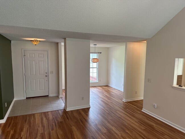 Building Photo - 156 Shady Oak Cir
