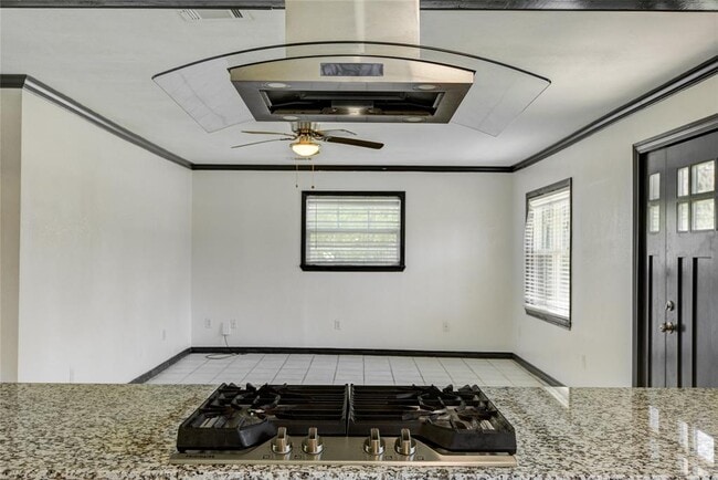 Building Photo - 2708 County Rd 686