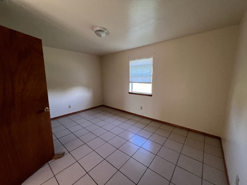 Building Photo - 1000 Wild Rose Ln