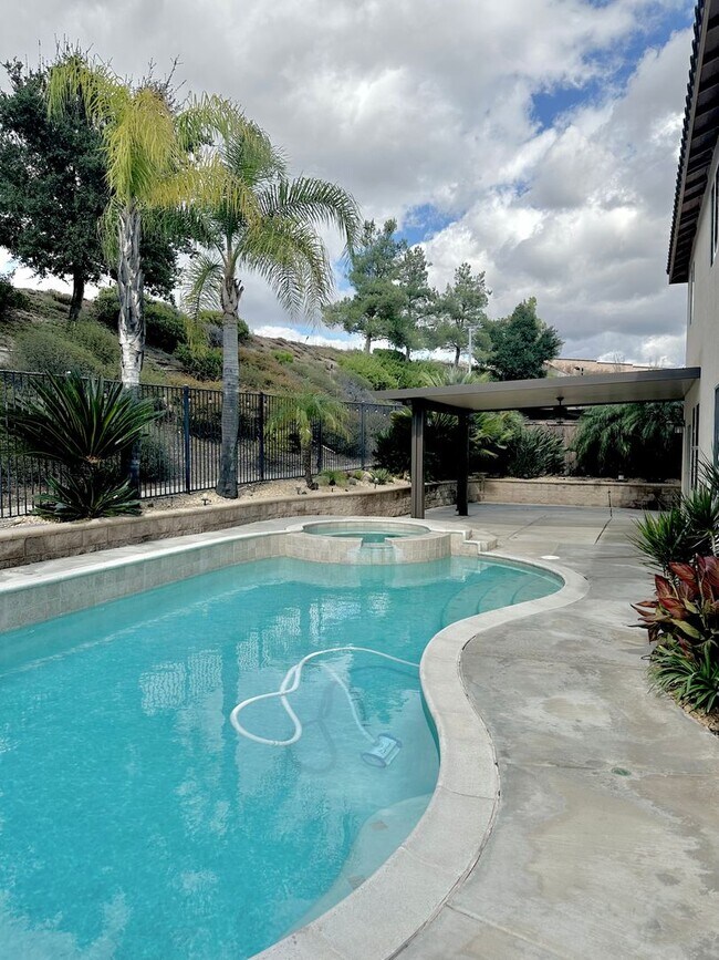 Building Photo - 5 bedroom Pool Home for rent in Murrieta