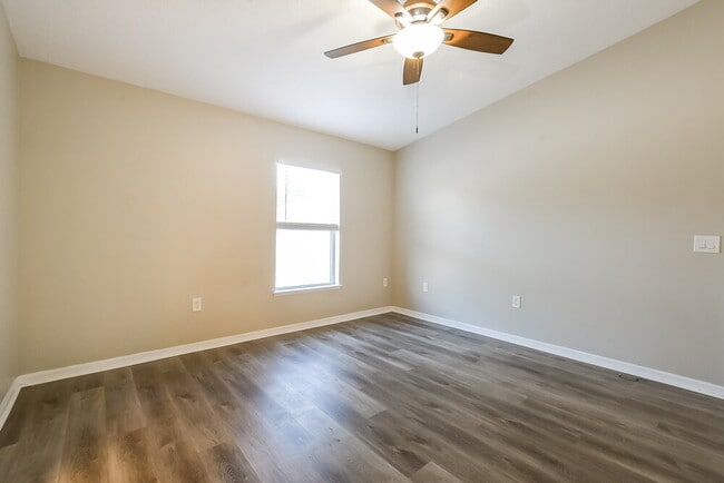 Building Photo - 2114 Nicollett Way