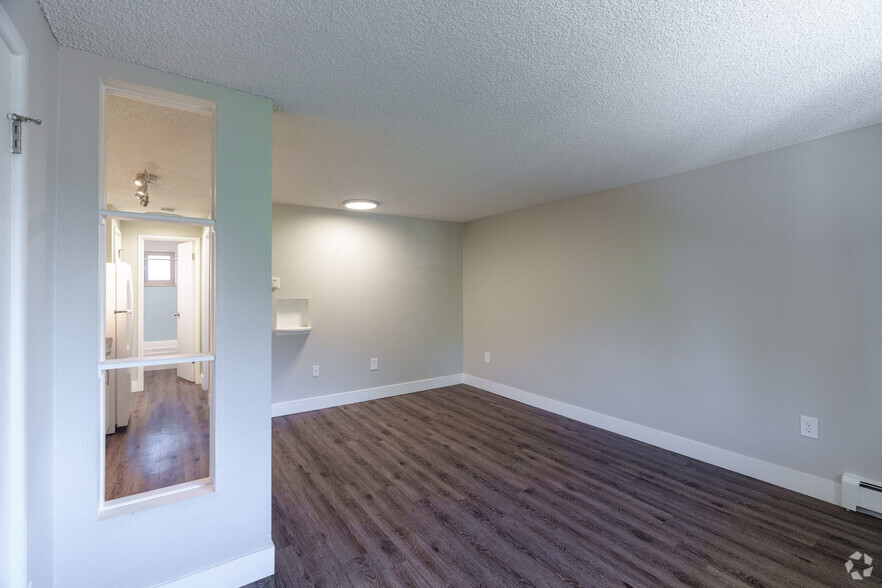 Interior Photo - South Washington St Apts