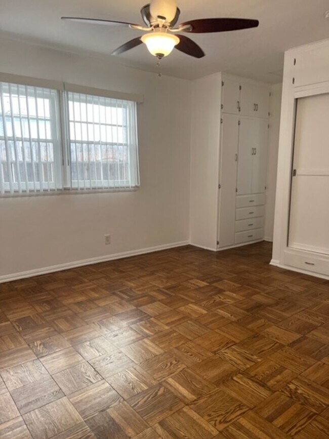 Building Photo - 2709-2711 Broadway Ave