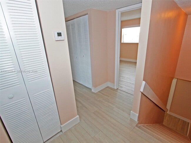 Building Photo - 9351 Fontainebleau Blvd