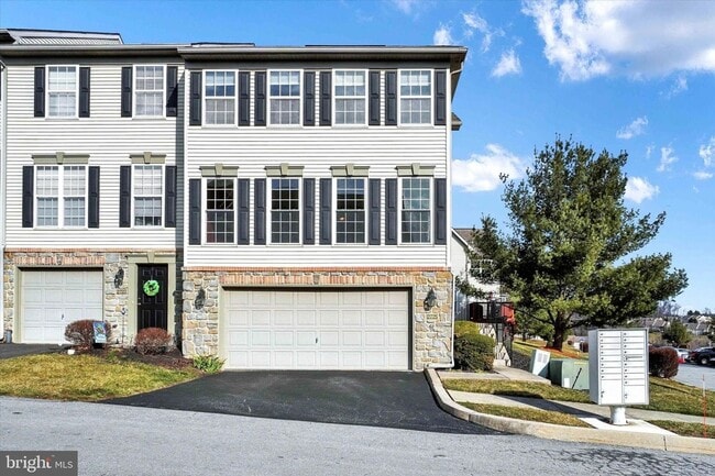 Building Photo - Available Now - 3 Bedroom Home in Dallasto...