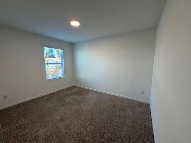 Building Photo - 214 Kinship Dr