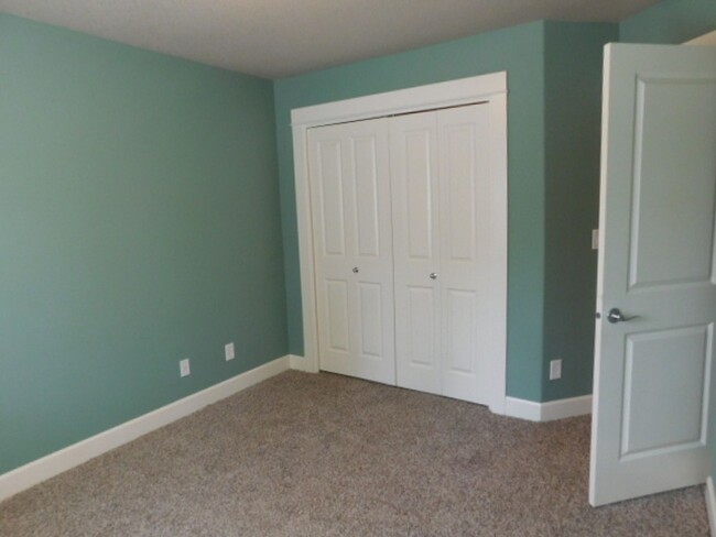 Building Photo - 4Bd/2.5Ba Two Story House - Available Soon!