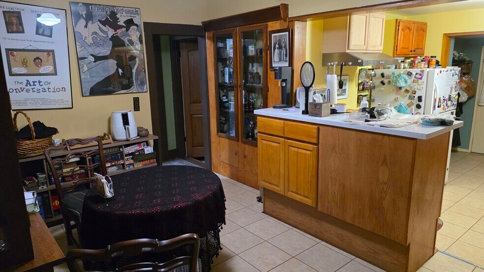 Informal Dining Area - 1415 W 49th St