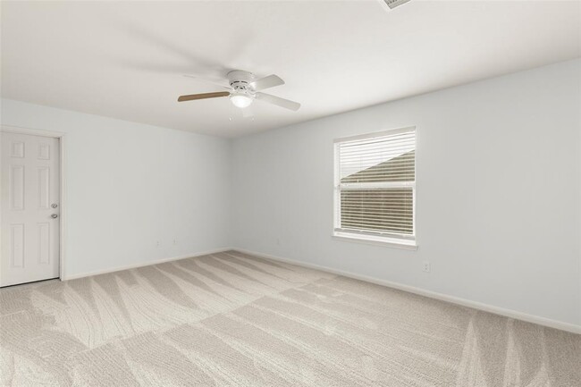 Building Photo - 2111 Blue Water Bay Dr