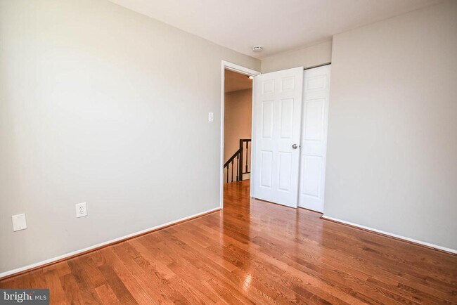 Building Photo - 10231 Millstream Dr