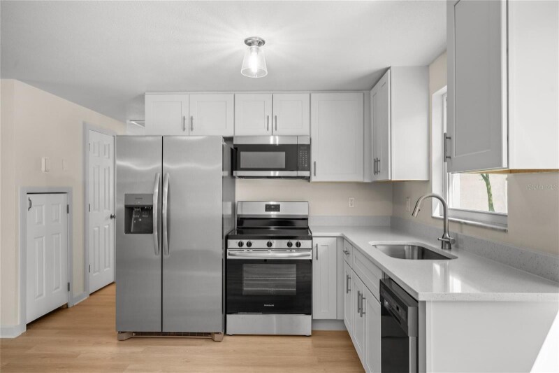 Building Photo - 9049 Orchid Dr