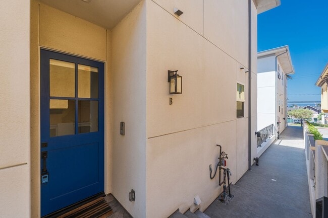 Building Photo - 112 S Francisca Ave