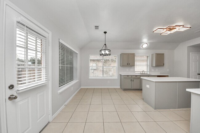 Building Photo - 16243 April Ridge Dr