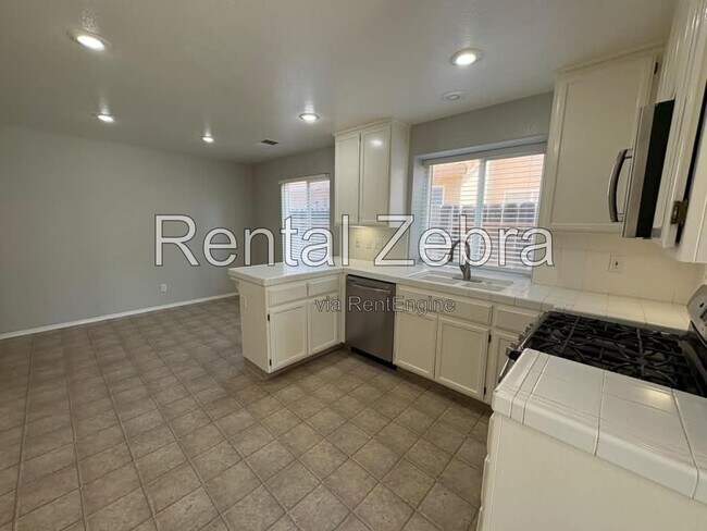 Building Photo - 786 Kinglet Ct