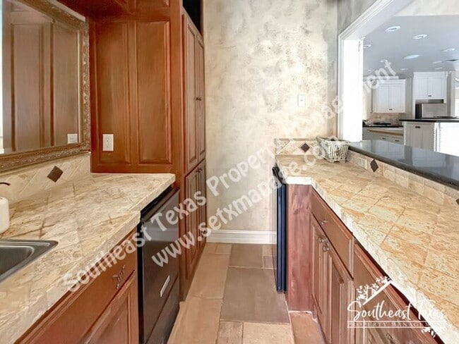 Building Photo - 4620 Monticello Dr