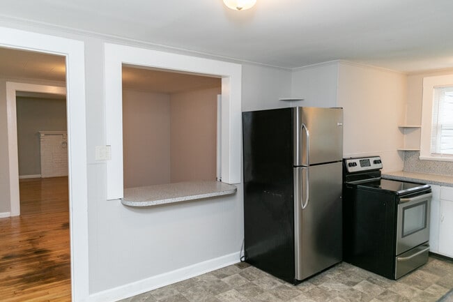 Building Photo - 508 Robbins Ave NW