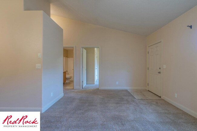 Building Photo - Pet Friendly 2 Bedroom 2 Bathroom Condo.