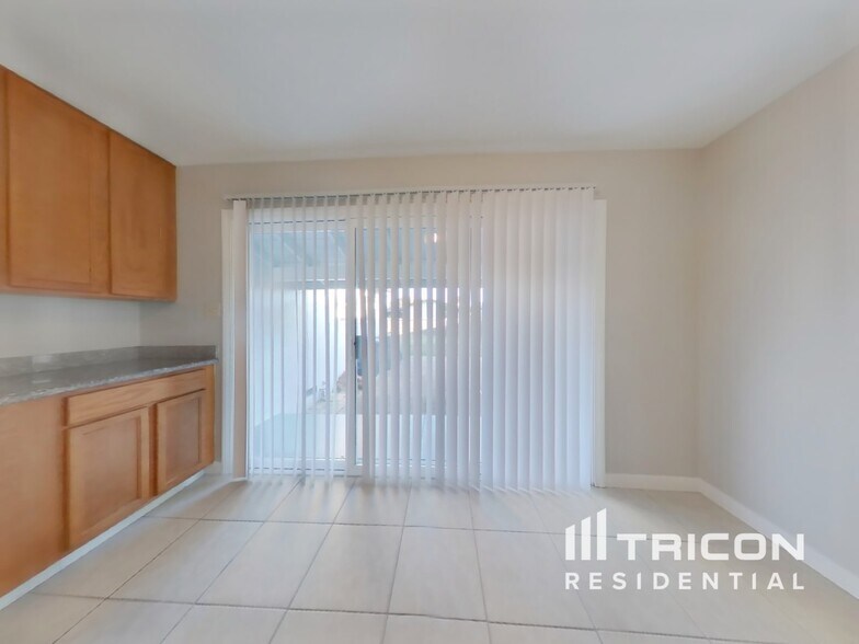 Building Photo - 372 Hopkins Dr