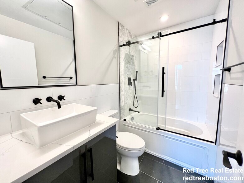 Building Photo - 142 Pleasant St