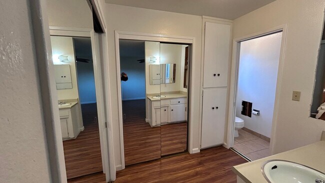 Building Photo - 1717 Briarwood Dr