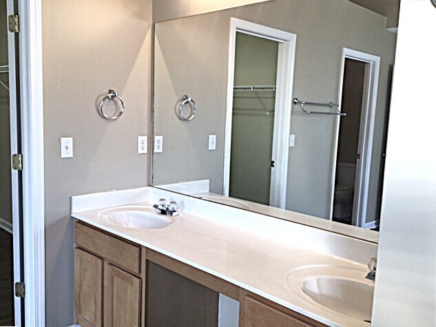 Building Photo - 5 Hessell Ct