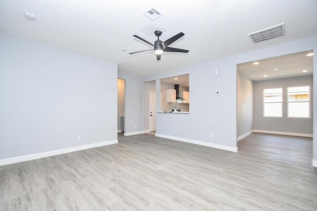 Building Photo - 10322 Rancho Bernardo Ln