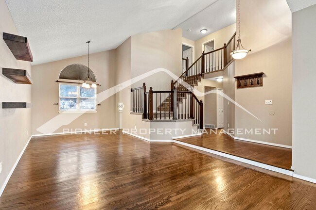 Building Photo - Beautiful 3bd/2.5 bath home with a peaceful backyard, AC, and 2.5 car garage near Ute Valley Park