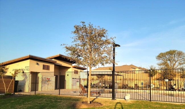 Building Photo - 6917 Ranchito Dr