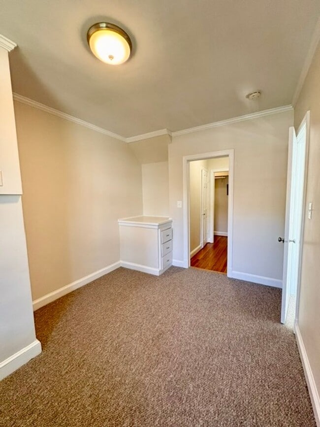 Building Photo - 4534 Avondale St