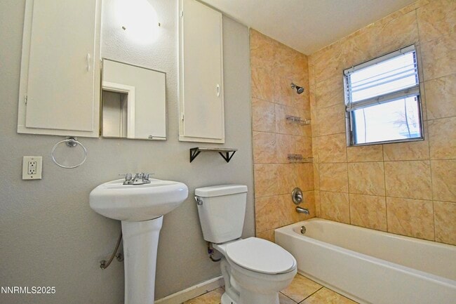 Building Photo - 1607 H St