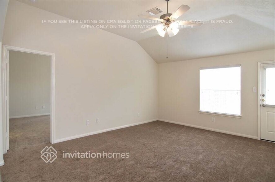 Building Photo - 915 Lancaster Lake Dr