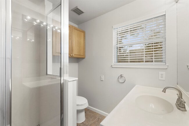 Building Photo - 1850 Libbey Dr