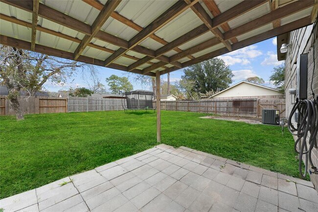 Building Photo - 10903 Maple Rock Dr