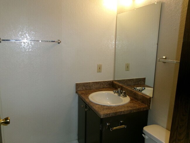 Building Photo - 3140