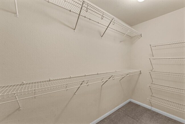 Building Photo - 6330 Applewood Forest Dr