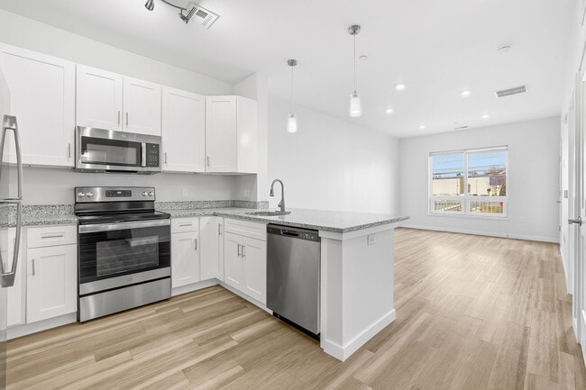 Building Photo - 71 Connecticut Ave