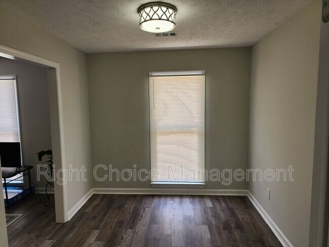 Building Photo - 3034 Lansing Ave