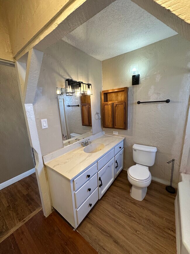 Building Photo - 703 N 5th St