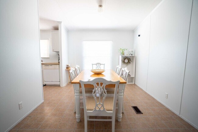 Building Photo - 20511 N Sabine Dr