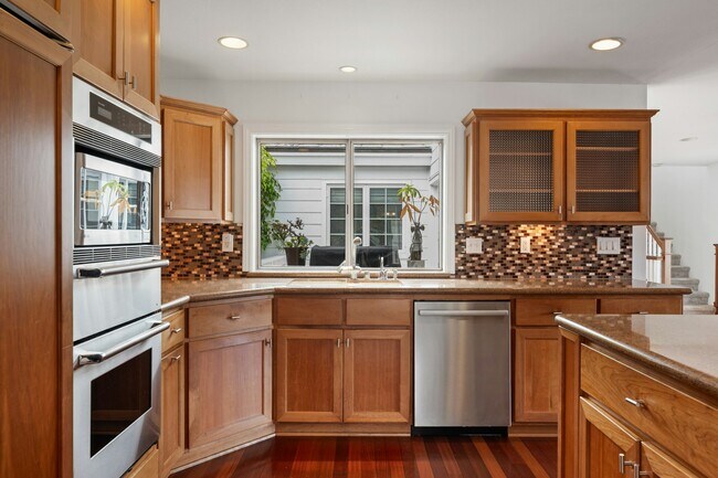 Building Photo - 459 35th St