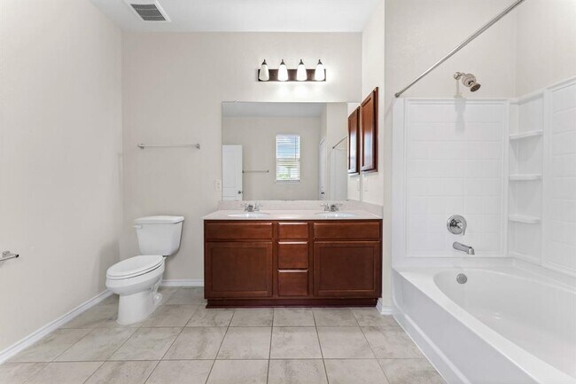 Building Photo - 633 Weizenbock Ln