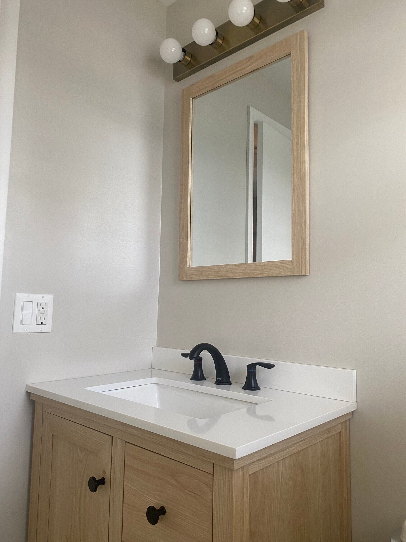 Building Photo - 74 Willowick Dr