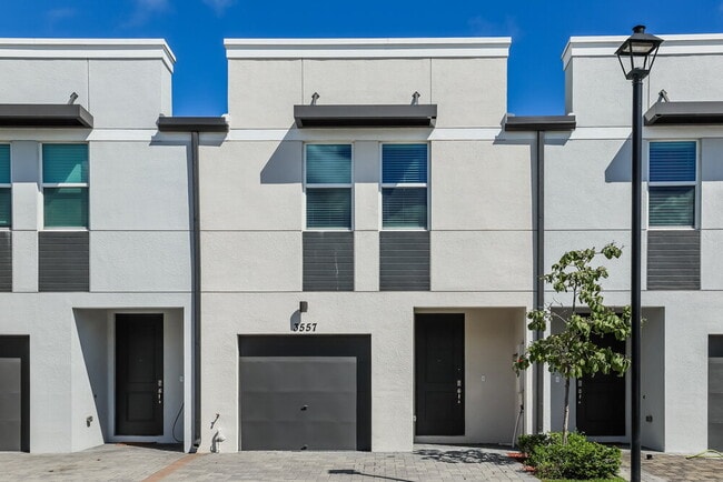 Building Photo - 3557 San Bernardino Way