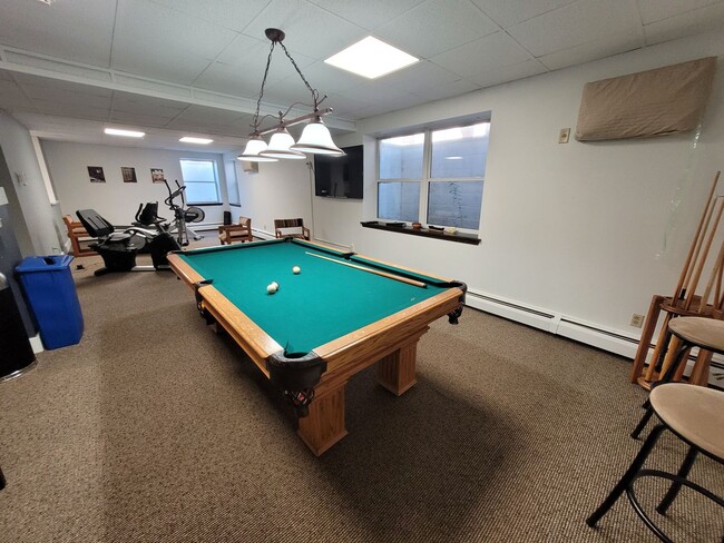 Building Photo - Prime Location 1BR with Luxe Finishes & Amenities - Available August 1st!