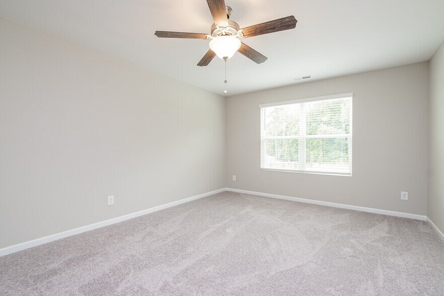 Building Photo - 542 Landing View Dr