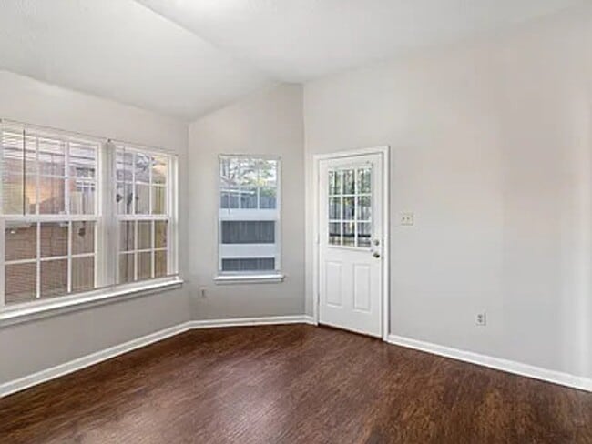 Building Photo - Freshly Updated 3-Bedroom Home – Pets Welcome!